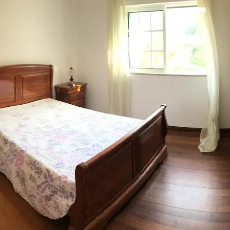 Casa Largo Da Igreja *
