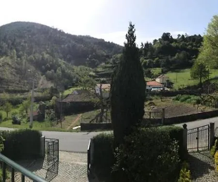 Casa Largo Da Igreja *